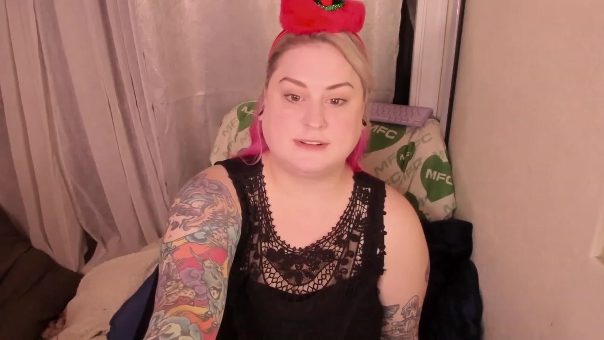 Gallery image thumbnail from mari_jae's myfreecams stream on, 12/22/2023, 07:37 image 11 of 20