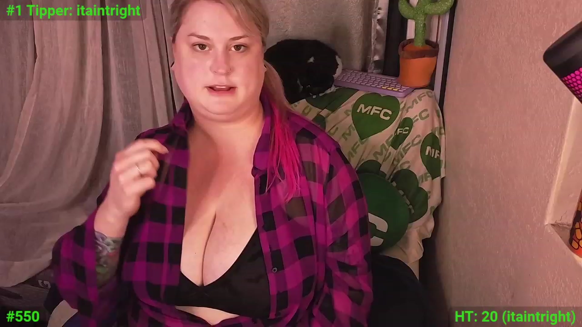 Gallery image thumbnail from mari_jae's myfreecams stream on, 02/26/2024, 09:33 image 7 of 20