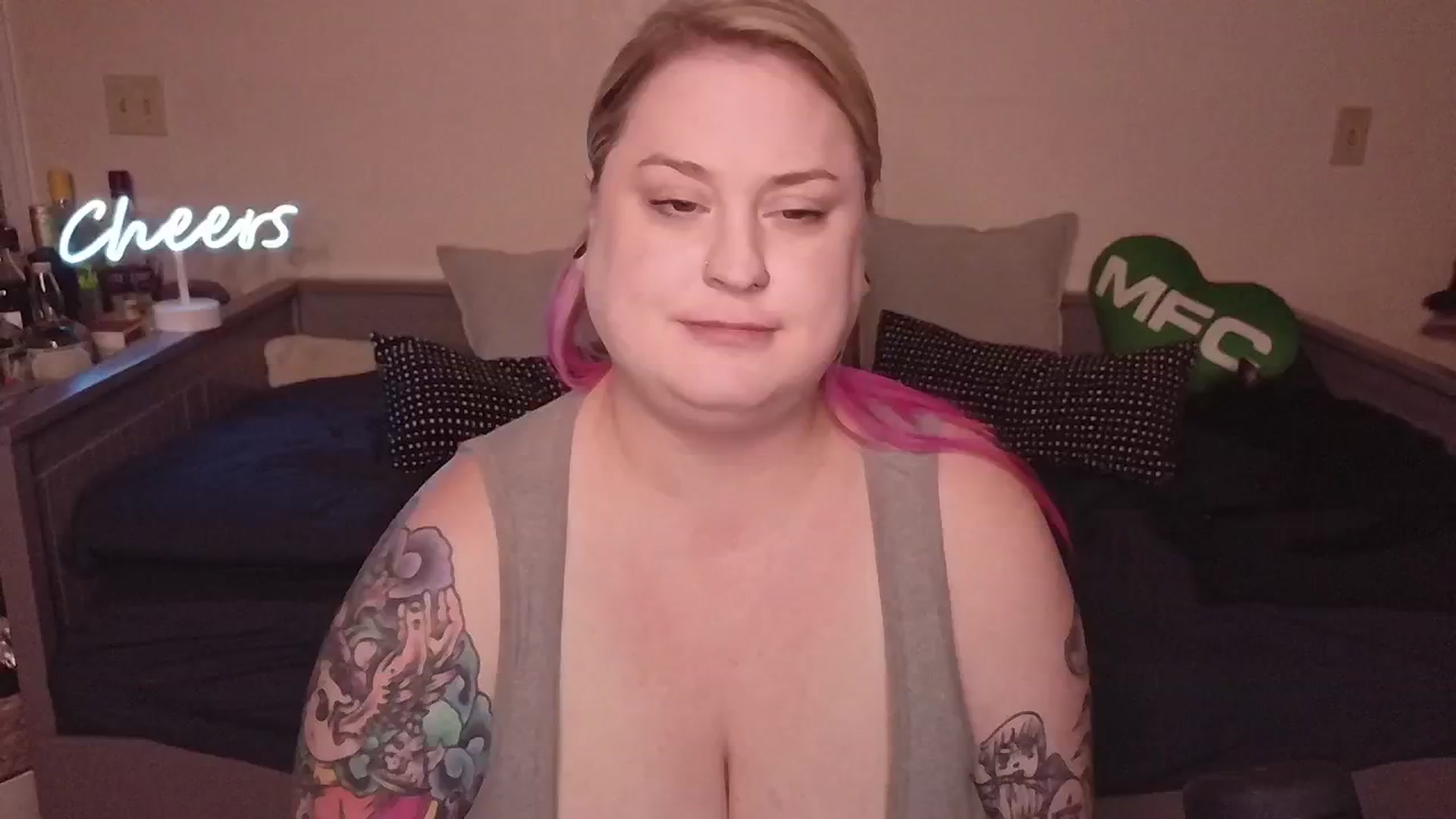 Gallery image thumbnail from mari_jae's myfreecams stream on, 05/08/2024, 08:09 image 14 of 20