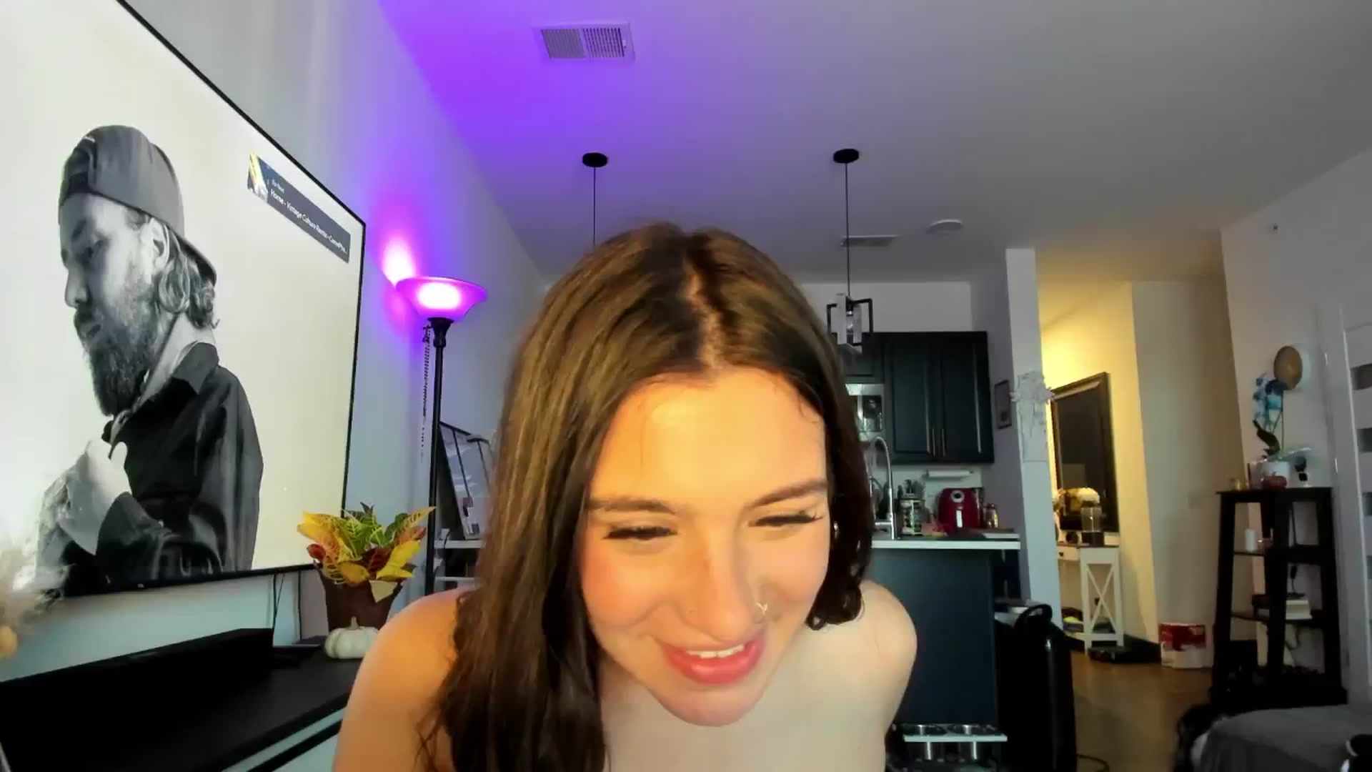 Gallery image thumbnail from marymartinez's myfreecams stream on, 10/21/2024, 20:07 image 20 of 20
