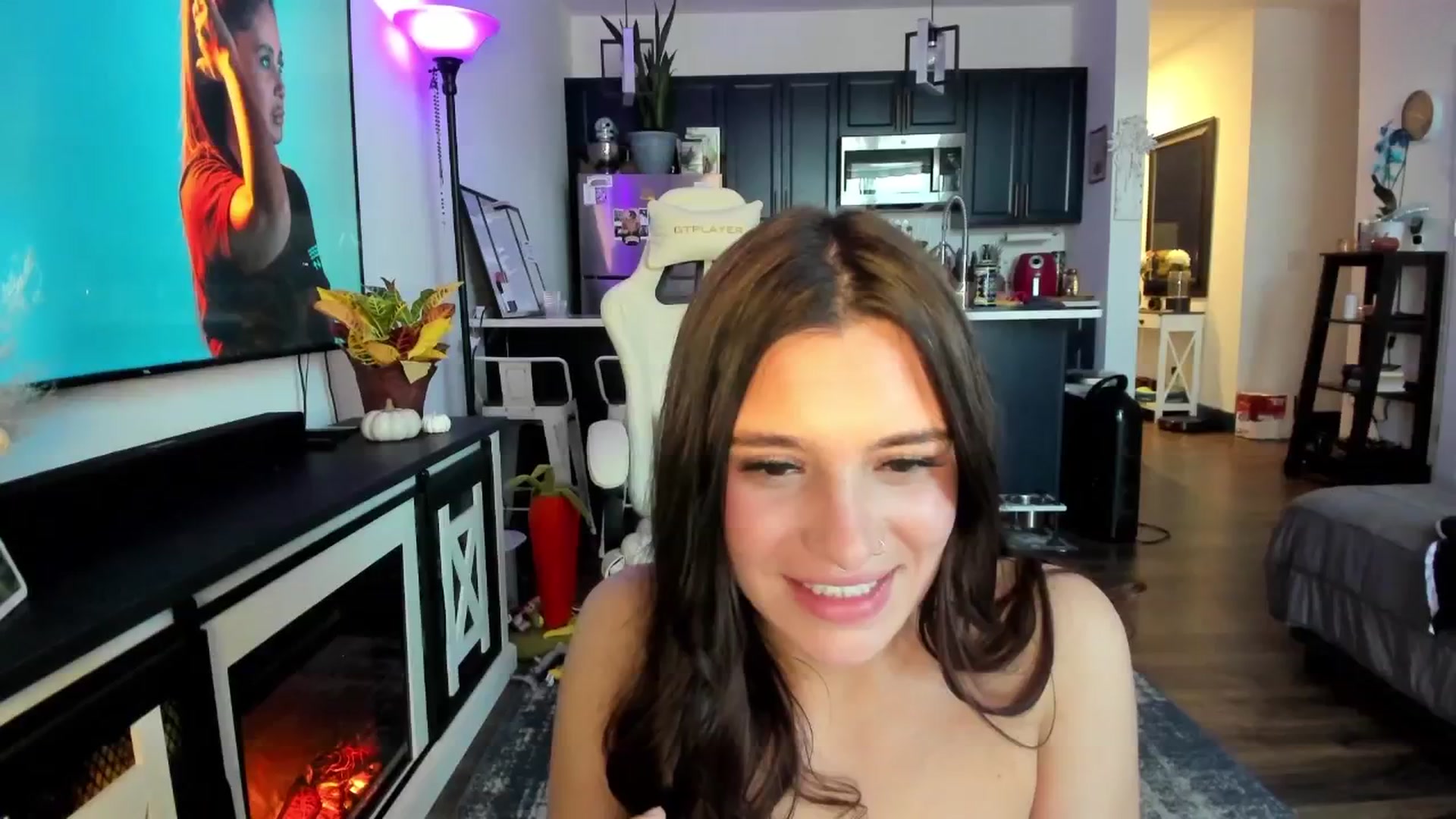 Gallery image thumbnail from marymartinez's myfreecams stream on, 10/21/2024, 20:07 image 15 of 20