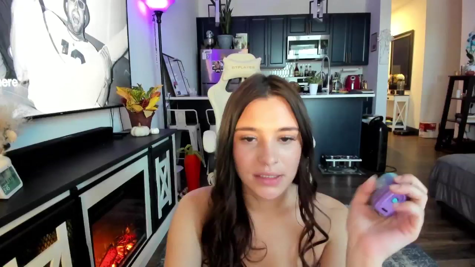 Gallery image thumbnail from marymartinez's myfreecams stream on, 10/21/2024, 20:07 image 14 of 20