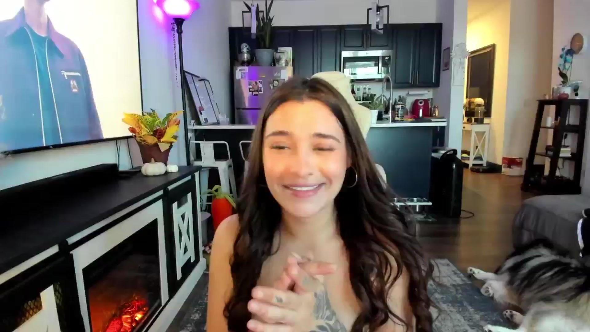 Gallery image thumbnail from marymartinez's myfreecams stream on, 10/21/2024, 20:07 image 4 of 20