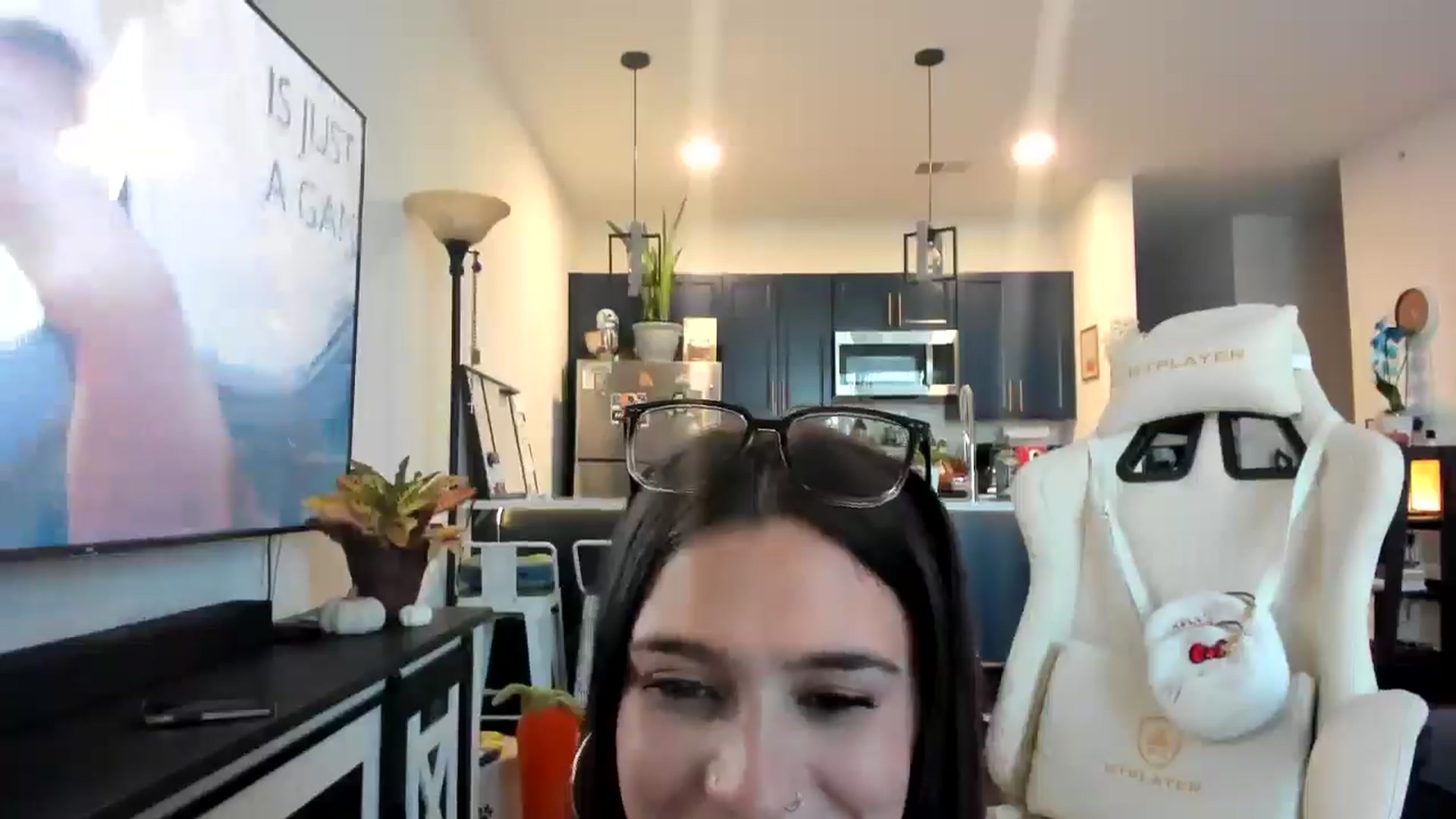 Gallery image thumbnail from marymartinez's myfreecams stream on, 11/01/2024, 20:59 image 9 of 20