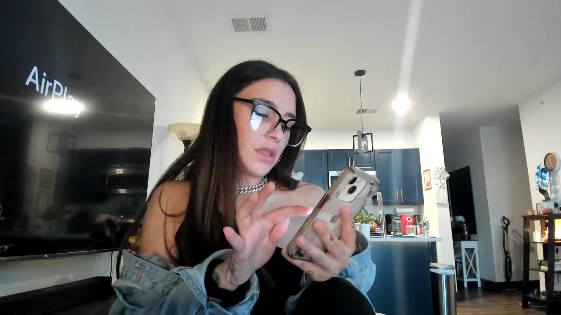 Gallery image thumbnail from marymartinez's myfreecams stream on, 11/01/2024, 22:43 image 4 of 20
