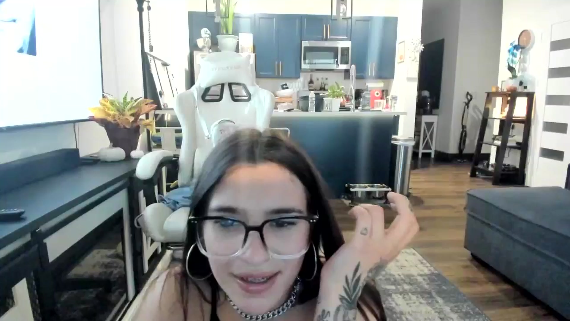 Gallery image thumbnail from marymartinez's myfreecams stream on, 11/01/2024, 22:43 image 9 of 20