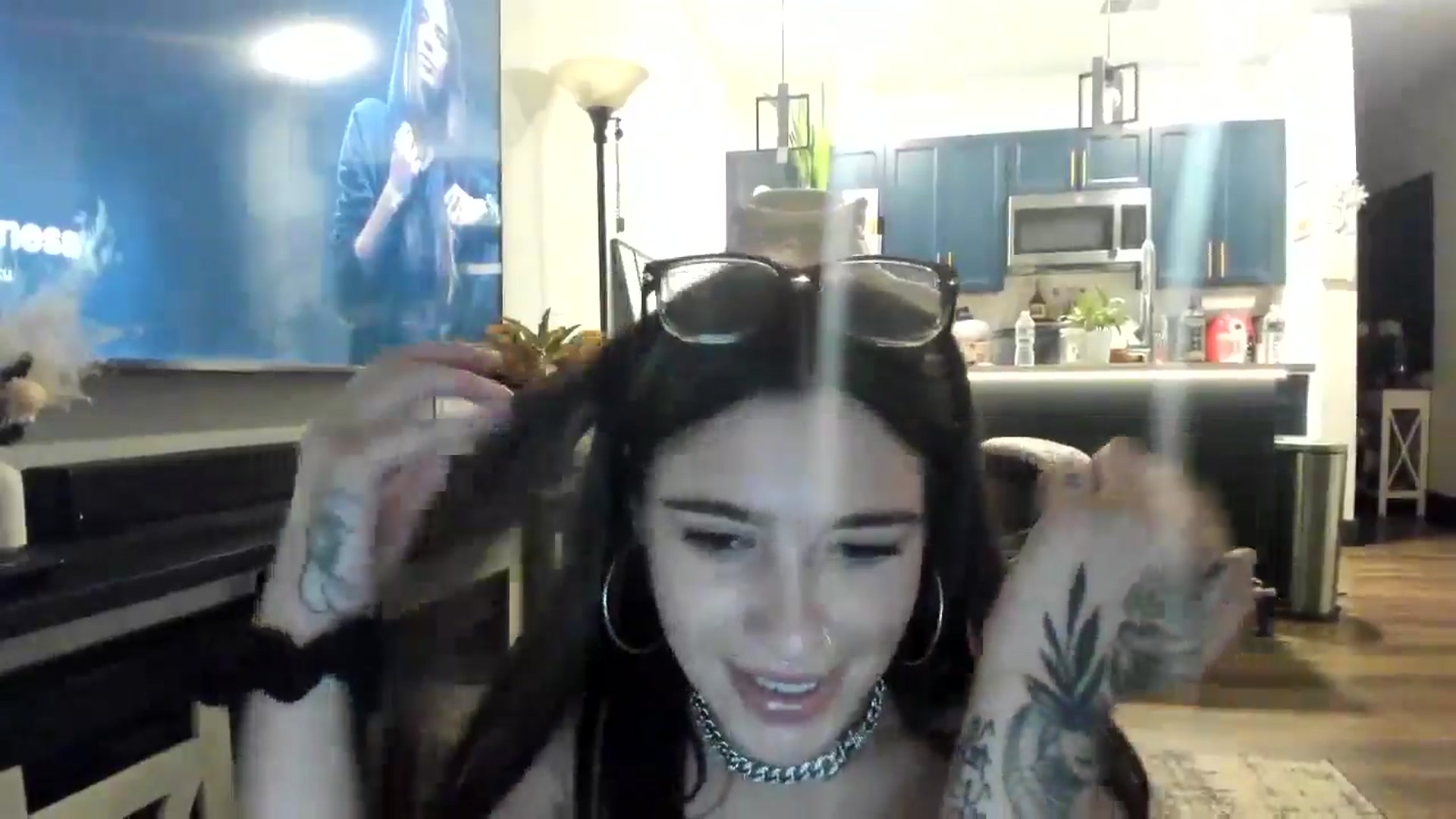 Gallery image thumbnail from marymartinez's myfreecams stream on, 11/01/2024, 23:03 image 4 of 20