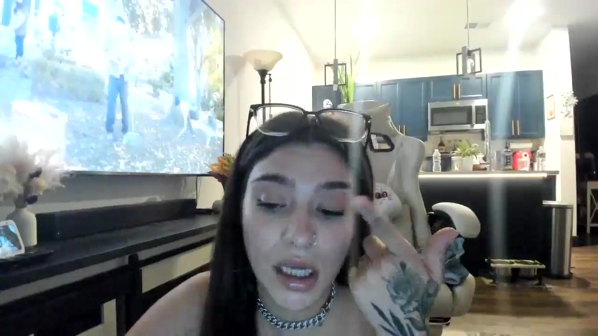 Gallery image thumbnail from marymartinez's myfreecams stream on, 11/01/2024, 23:03 image 15 of 20