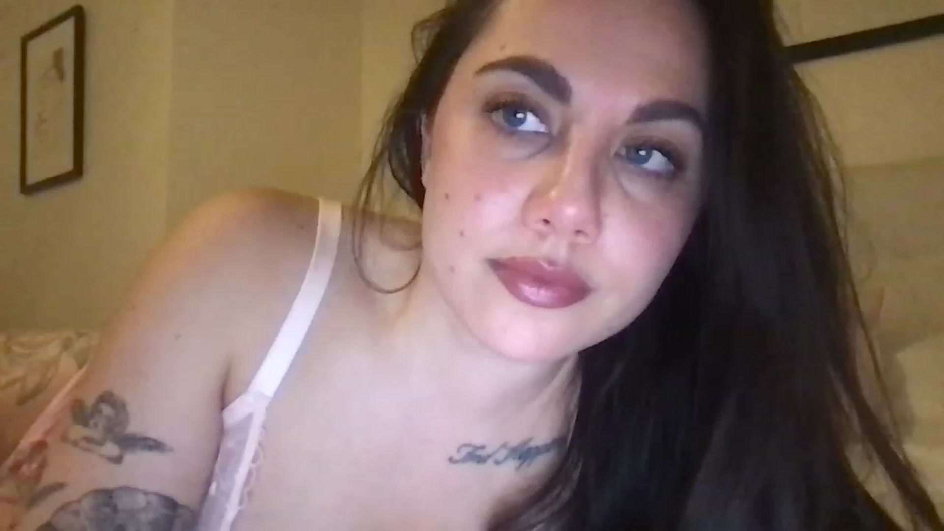 Gallery image thumbnail from marynotvirgin's myfreecams stream on, 12/20/2022, 02:53 image 12 of 20