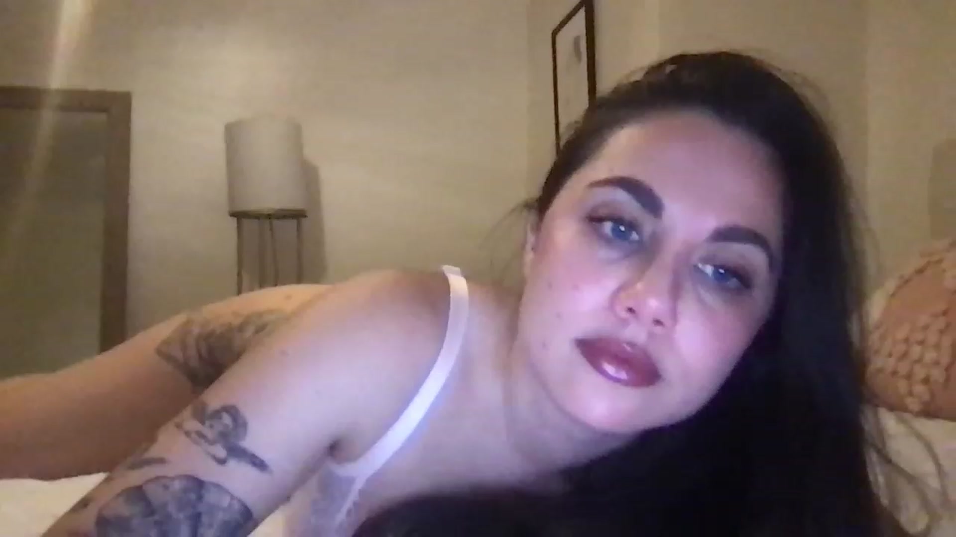 Gallery image thumbnail from marynotvirgin's myfreecams stream on, 12/20/2022, 02:53 image 1 of 20