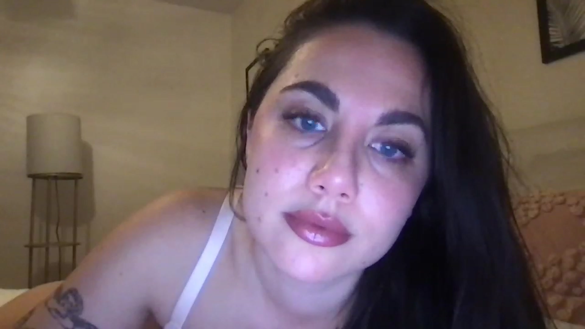 Gallery image thumbnail from marynotvirgin's myfreecams stream on, 12/20/2022, 02:53 image 11 of 20