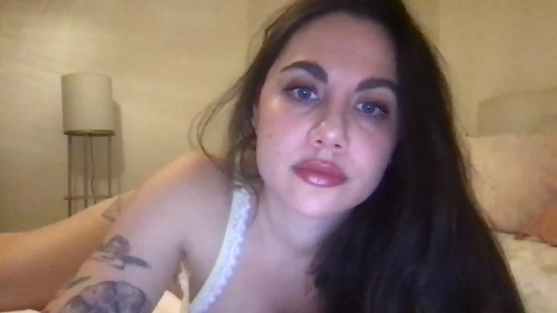 Gallery image thumbnail from marynotvirgin's myfreecams stream on, 12/23/2022, 03:15 image 6 of 20
