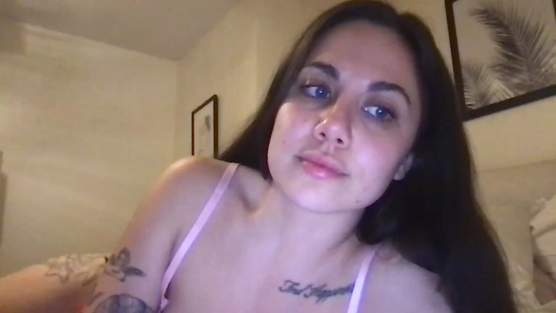 Gallery image thumbnail from marynotvirgin's myfreecams stream on, 12/31/2022, 03:12 image 15 of 20