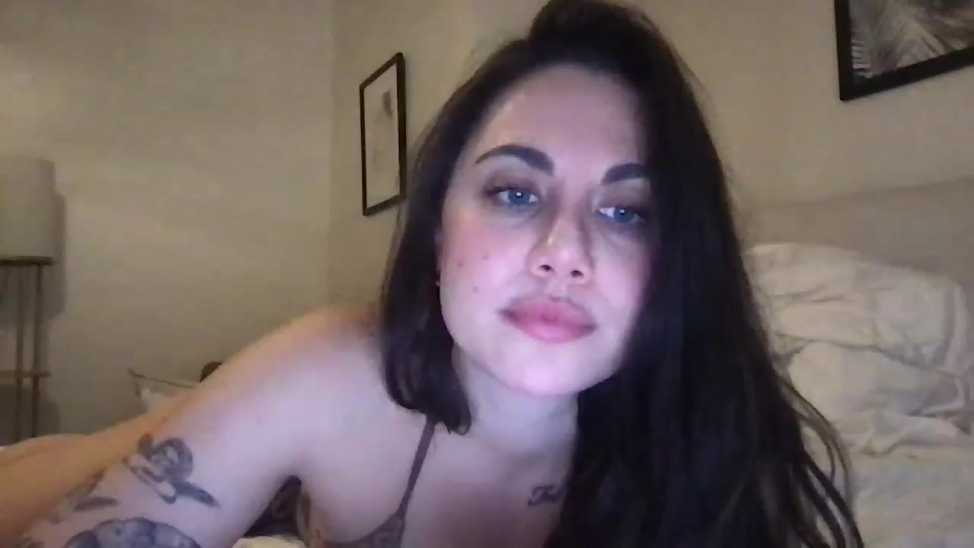 Gallery image thumbnail from marynotvirgin's myfreecams stream on, 01/27/2023, 24:20 image 1 of 20