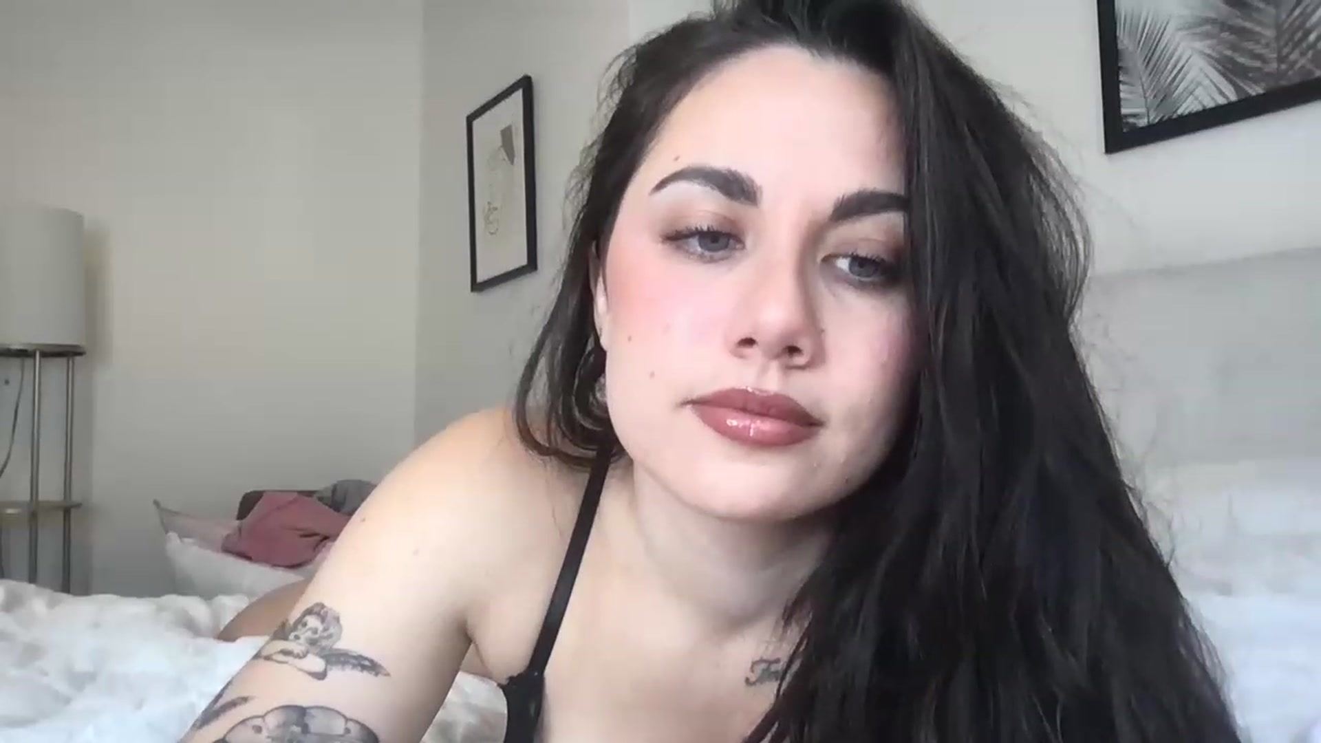 Gallery image thumbnail from marynotvirgin's myfreecams stream on, 03/05/2023, 21:17 image 6 of 20
