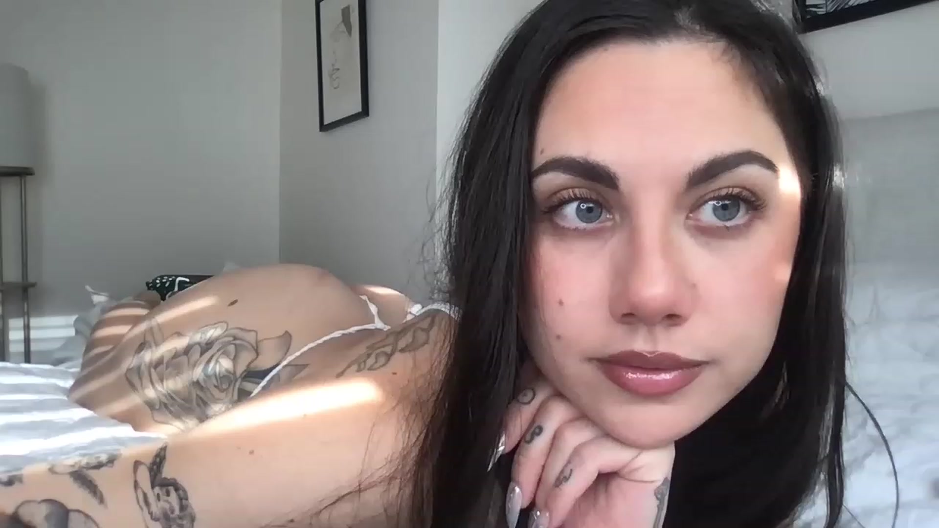 Gallery image thumbnail from marynotvirgin's myfreecams stream on, 03/06/2023, 23:44 image 7 of 20