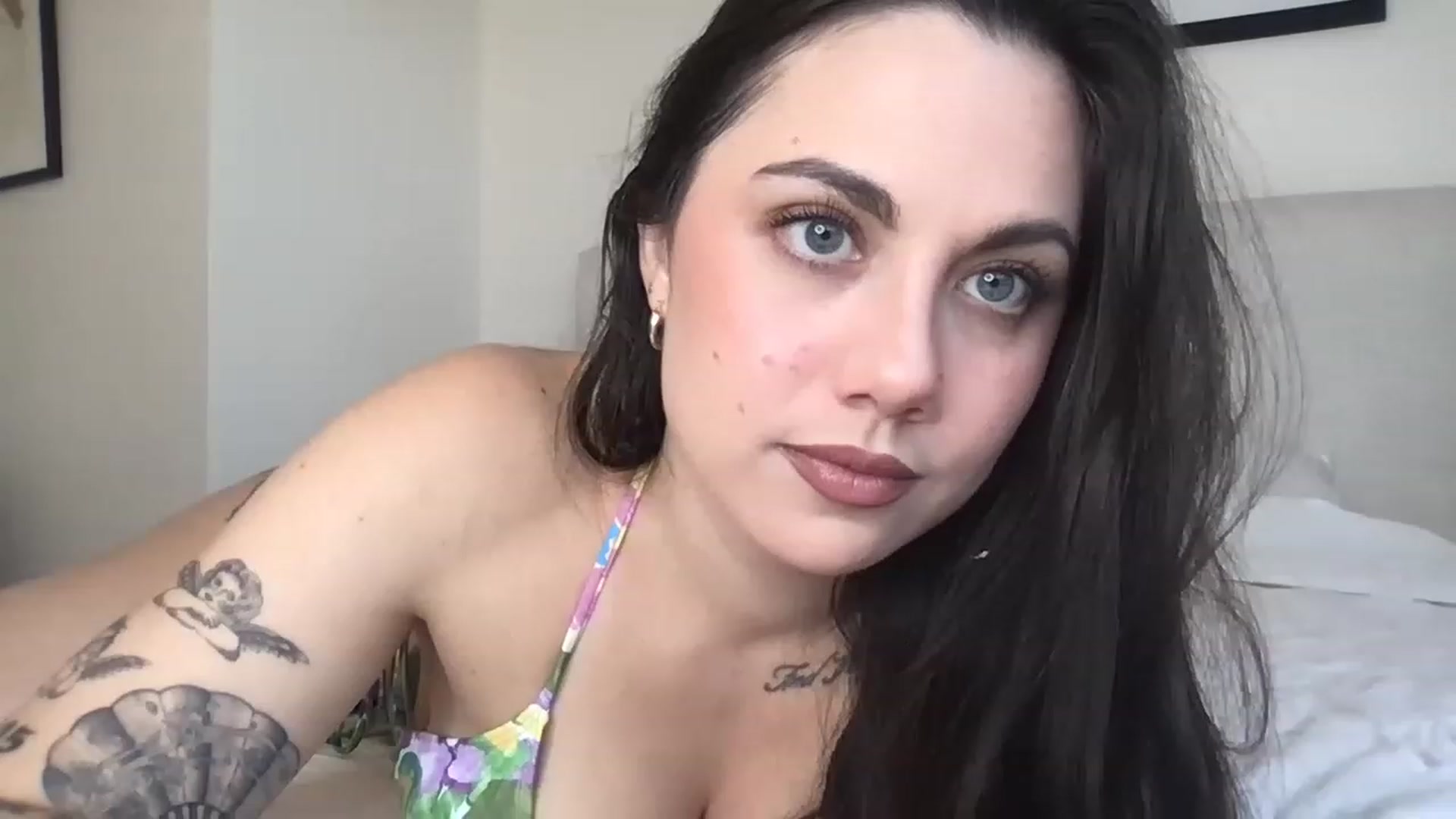 Gallery image thumbnail from marynotvirgin's myfreecams stream on, 03/27/2023, 20:54 image 9 of 20
