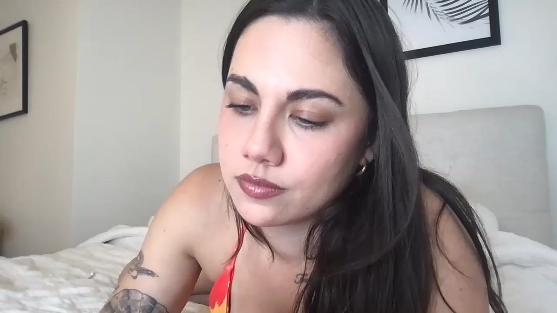 Gallery image thumbnail from marynotvirgin's myfreecams stream on, 04/08/2023, 24:01 image 15 of 20