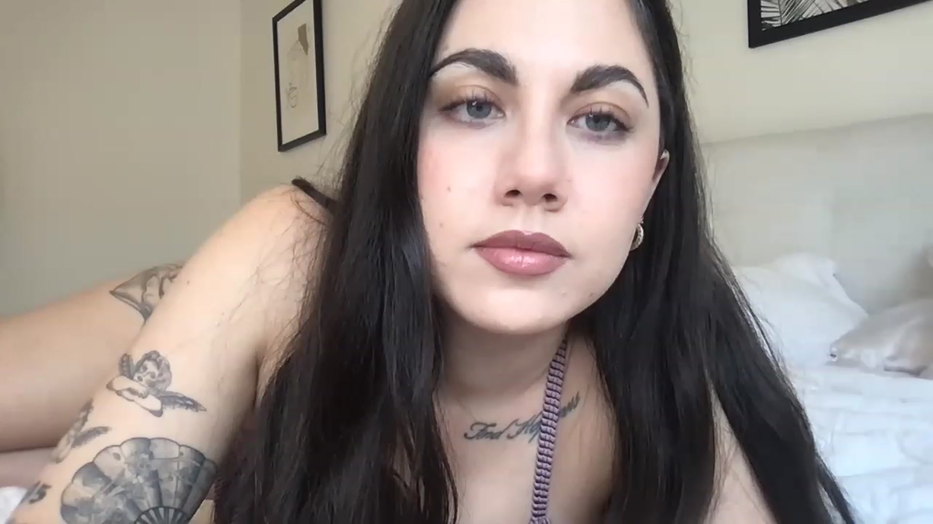 Gallery image thumbnail from marynotvirgin's myfreecams stream on, 04/20/2023, 20:14 image 9 of 20