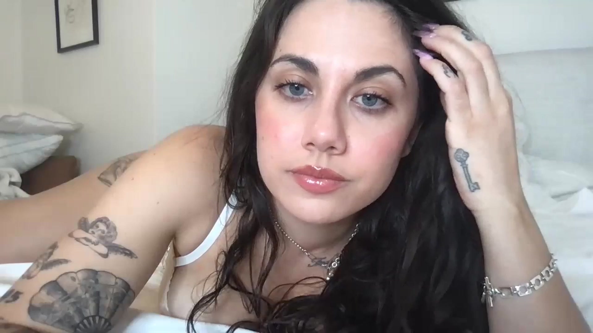 Gallery image thumbnail from marynotvirgin's myfreecams stream on, 06/29/2023, 02:37 image 7 of 20