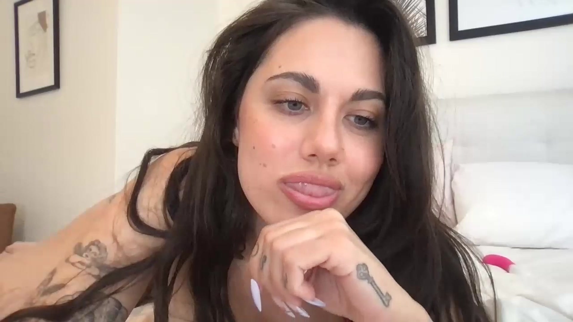 Gallery image thumbnail from marynotvirgin's myfreecams stream on, 07/21/2023, 22:27 image 19 of 20