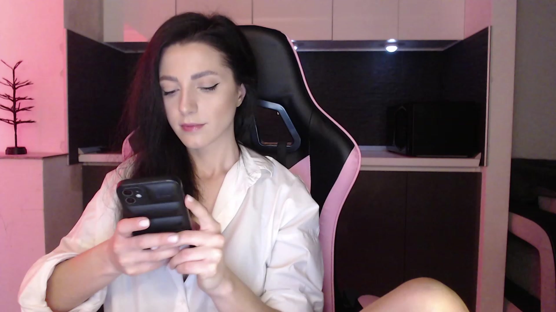 Gallery image thumbnail from masha0x0's myfreecams stream on, 03/09/2024, 14:51 image 12 of 20