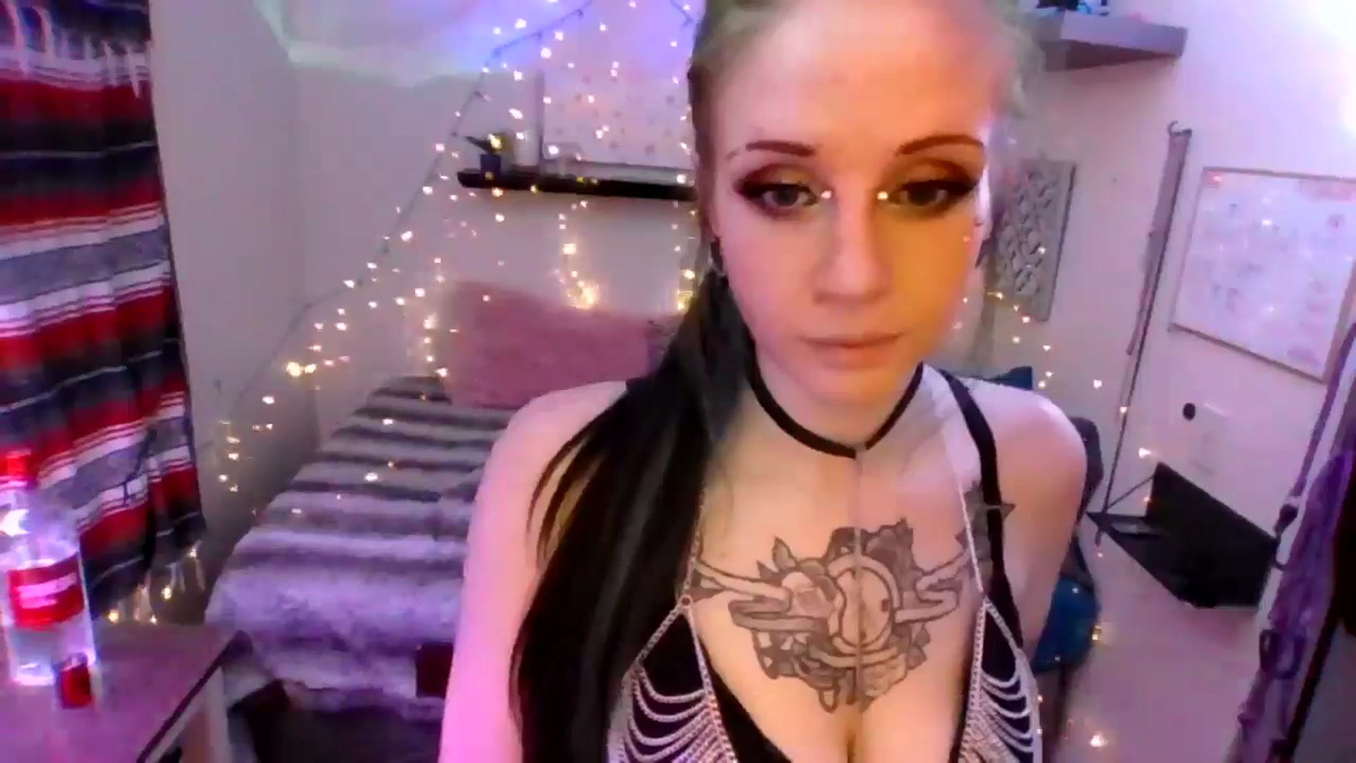 Gallery image thumbnail from maxxxmoore's myfreecams stream on, 04/12/2026, 10:10 image 12 of 20