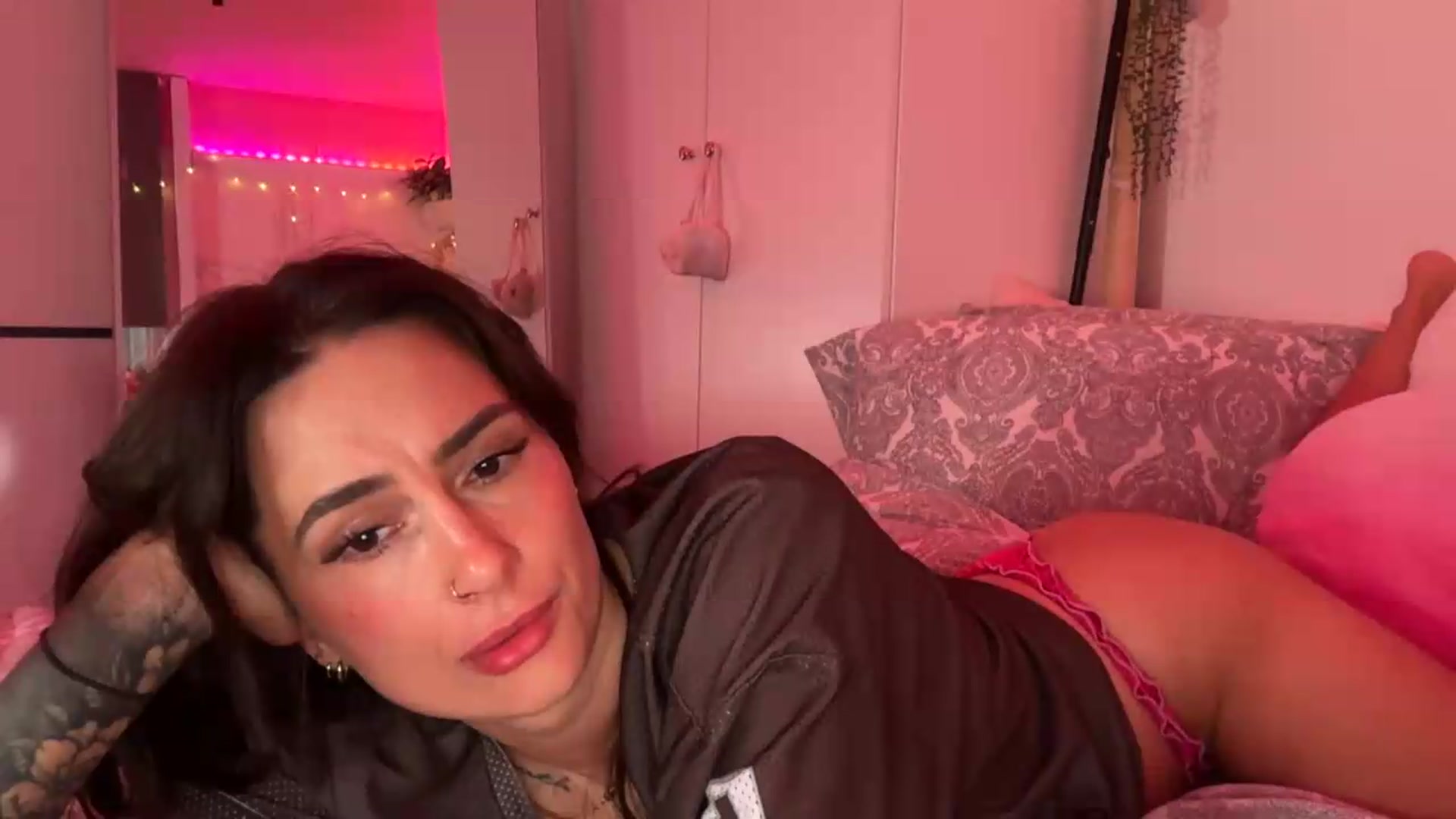 Gallery image thumbnail from maya404notfound's myfreecams stream on, 07/16/2026, 01:47 image 15 of 20