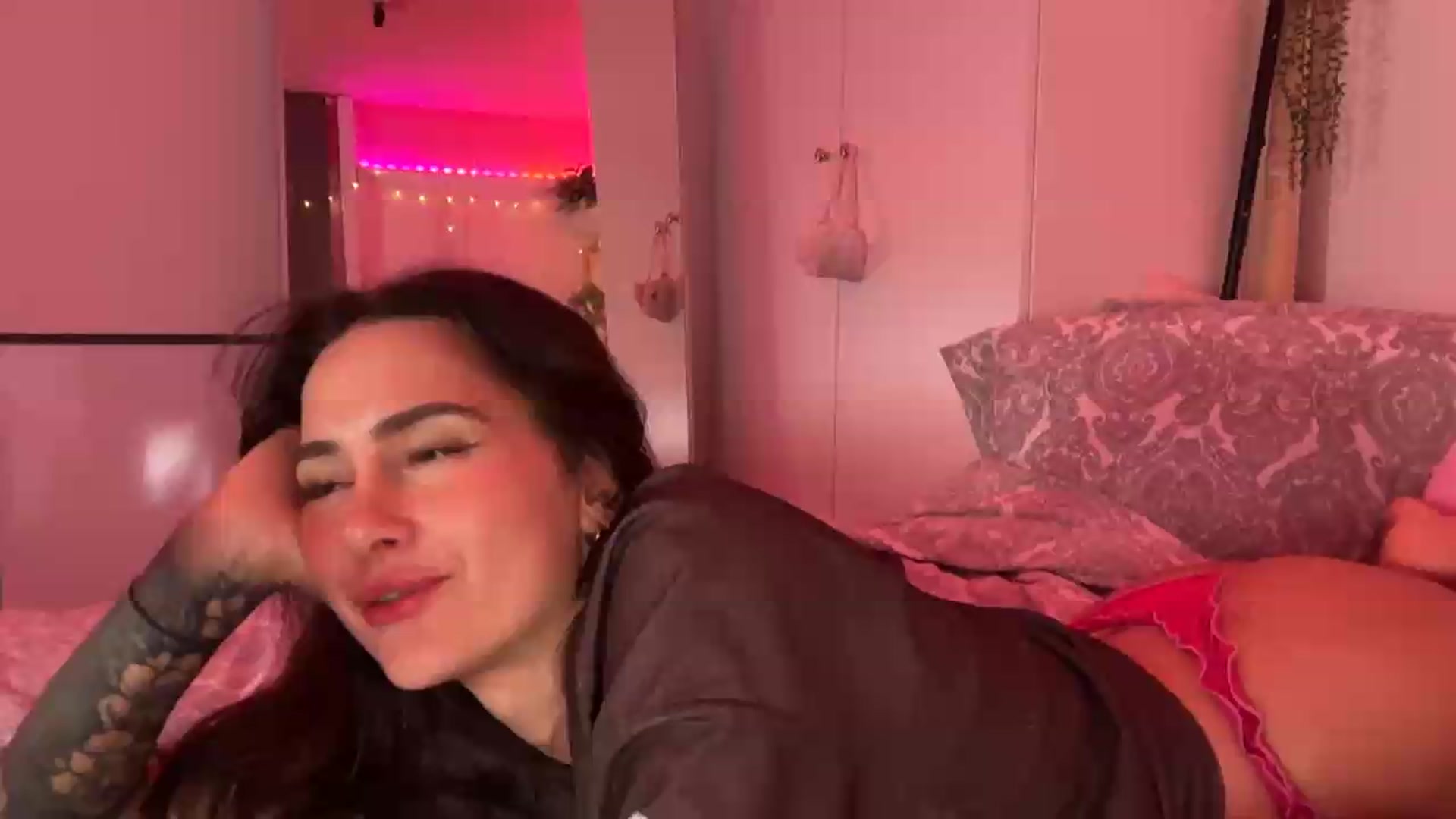 Gallery image thumbnail from maya404notfound's myfreecams stream on, 07/16/2026, 01:47 image 19 of 20