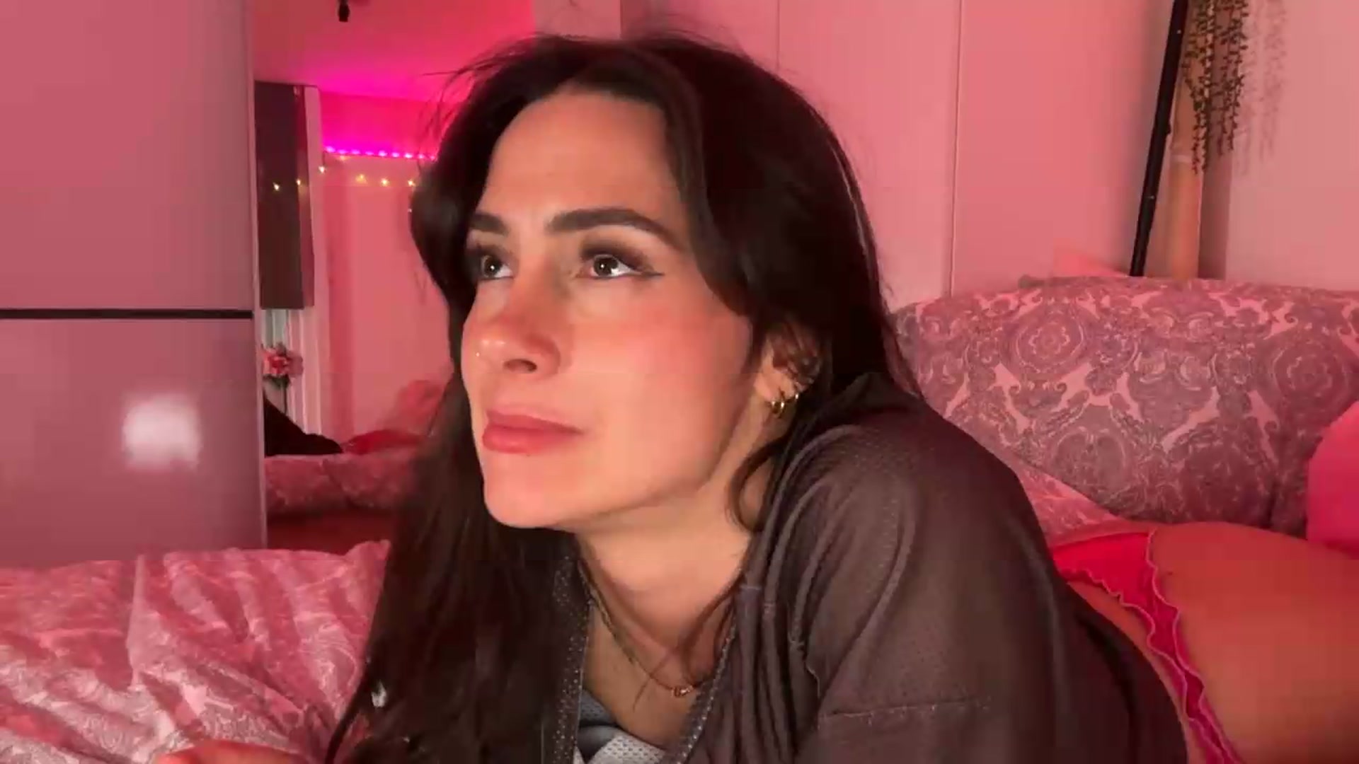 Gallery image thumbnail from maya404notfound's myfreecams stream on, 07/16/2026, 01:47 image 17 of 20