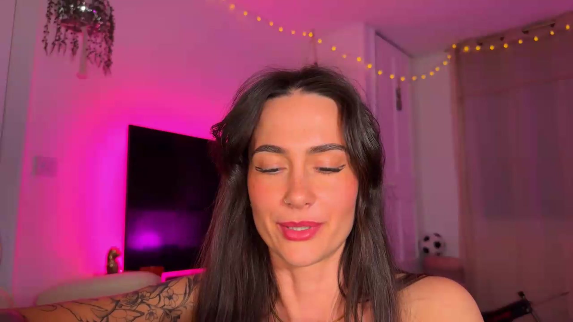 Gallery image thumbnail from maya404notfound's myfreecams stream on, 07/18/2026, 23:17 image 6 of 20
