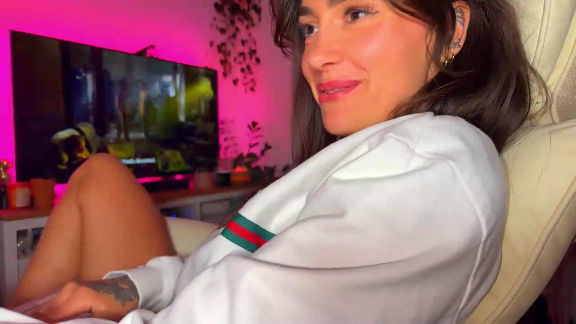 Gallery image thumbnail from maya404notfound's myfreecams stream on, 07/19/2026, 02:09 image 14 of 20