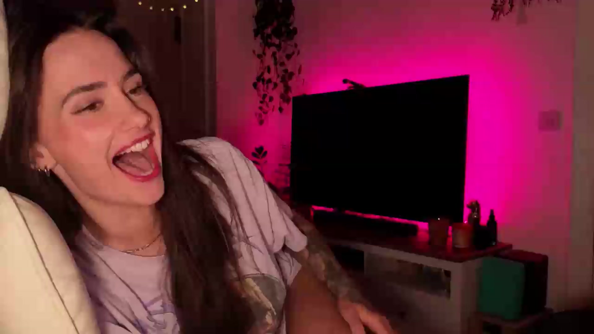 Gallery image thumbnail from maya404notfound's myfreecams stream on, 08/04/2026, 24:04 image 3 of 20