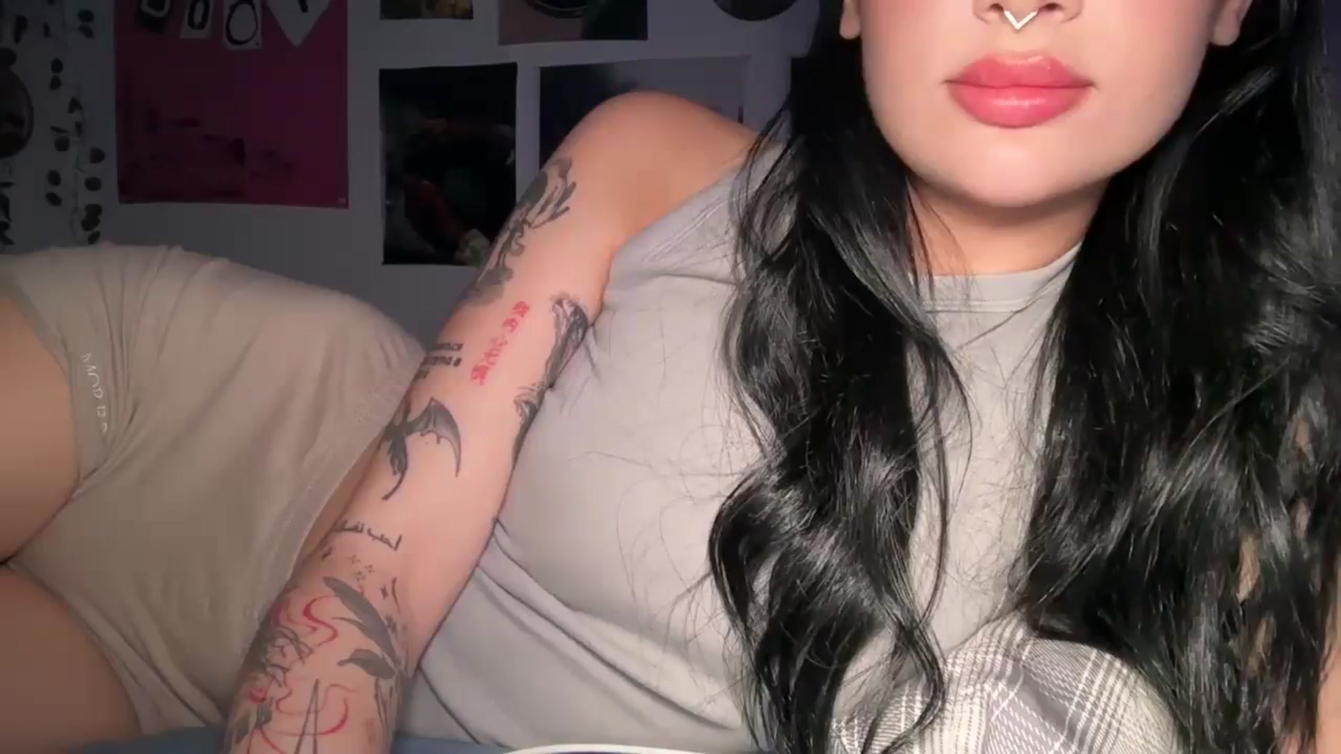 Gallery image thumbnail from mayflowers's myfreecams stream on, 09/17/2025, 04:51 image 6 of 20