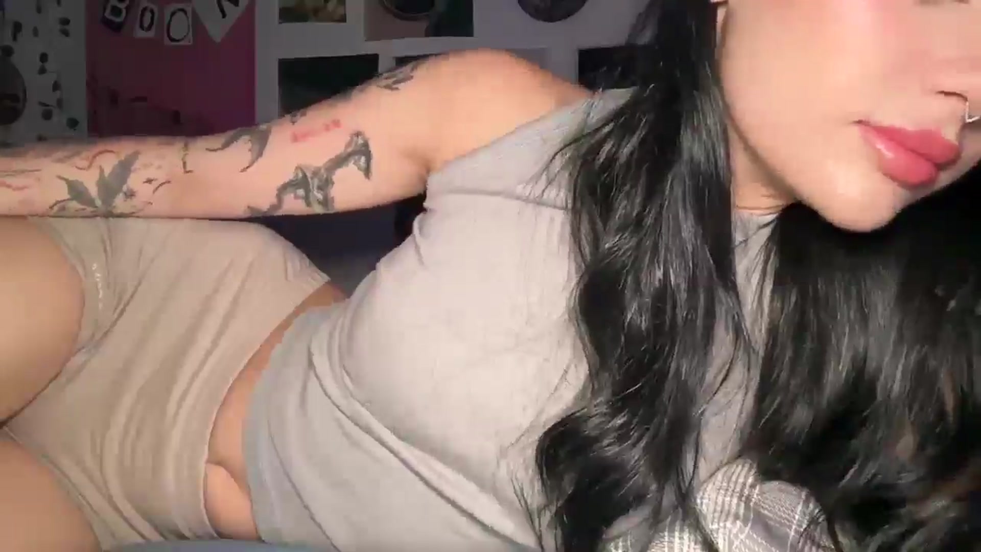 Gallery image thumbnail from mayflowers's myfreecams stream on, 09/17/2025, 04:51 image 4 of 20