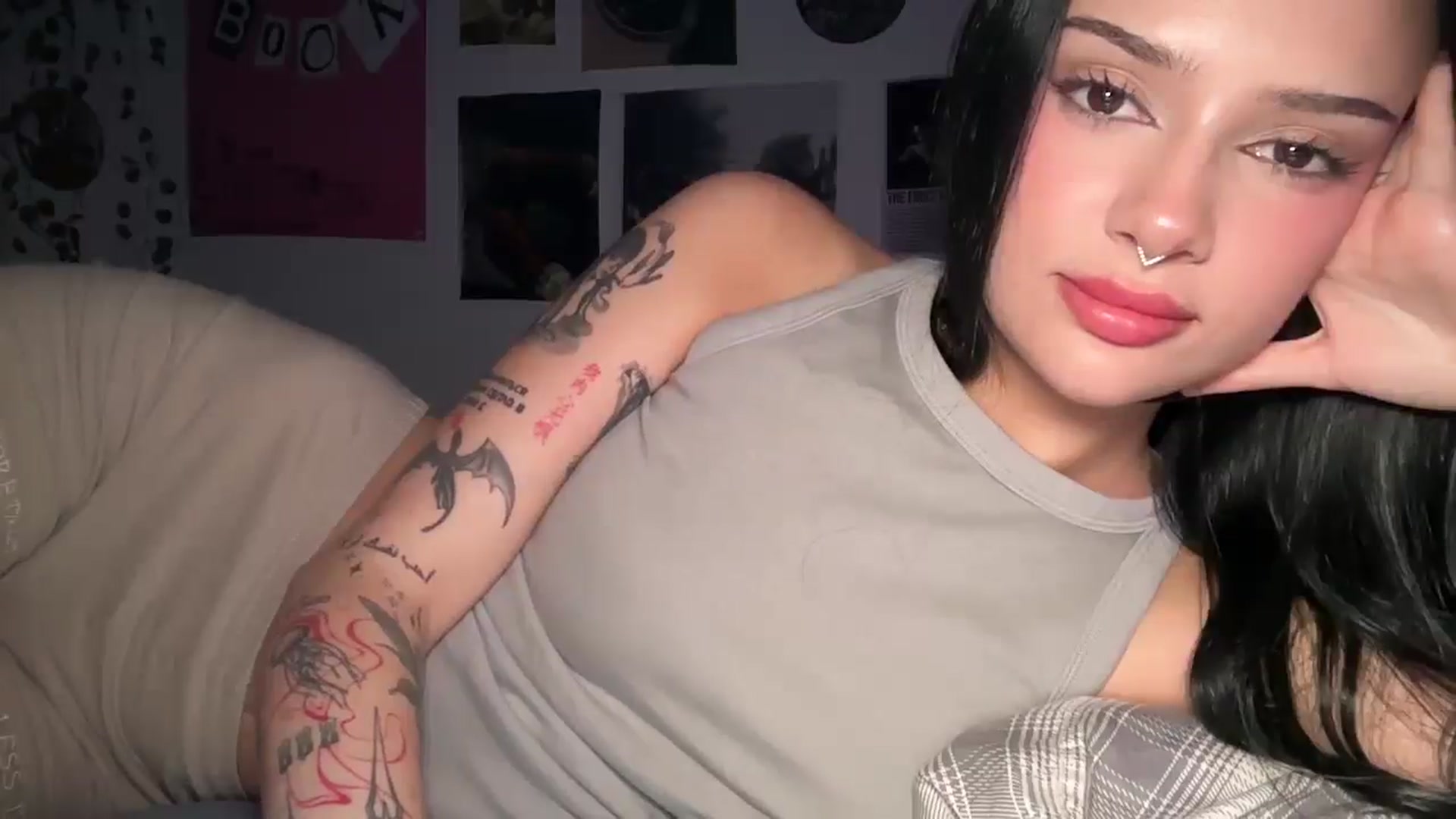 Gallery image thumbnail from mayflowers's myfreecams stream on, 09/17/2025, 04:51 image 12 of 20