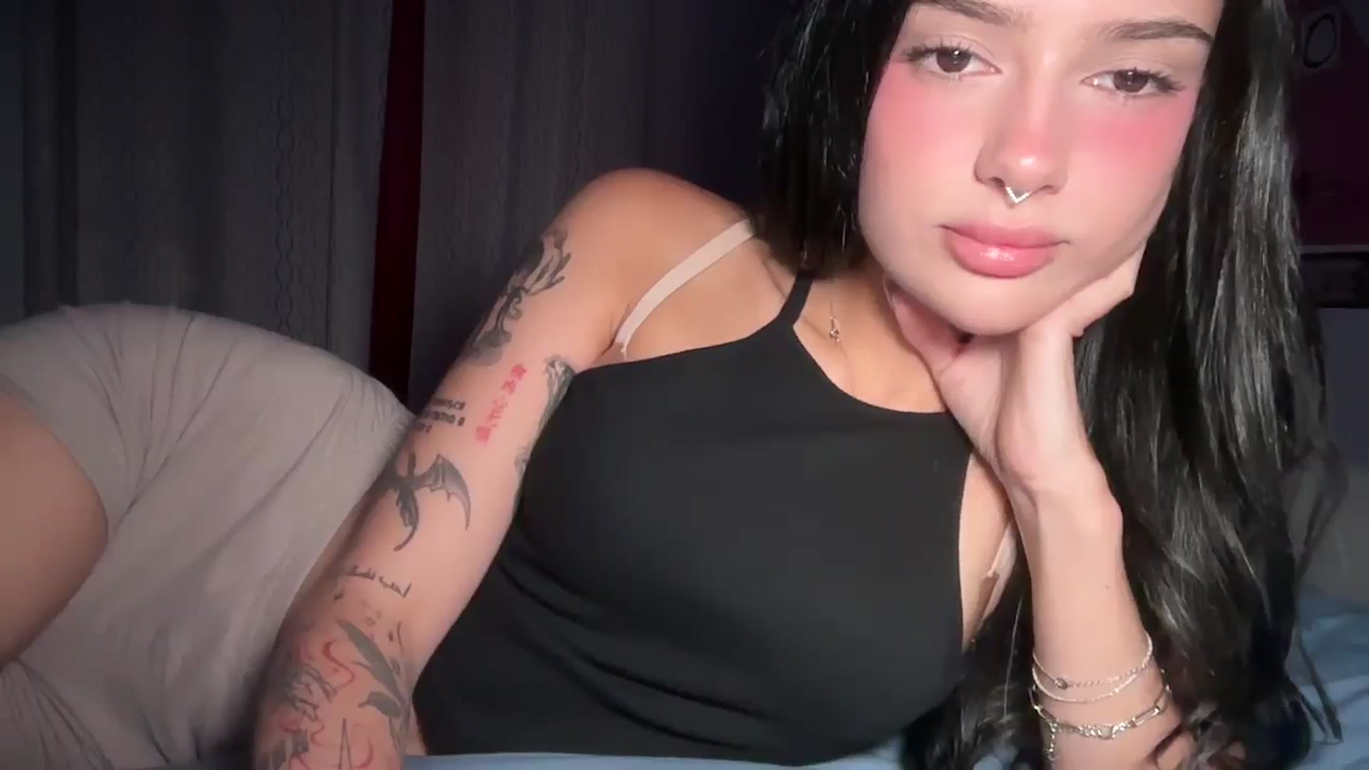 Gallery image thumbnail from mayflowers's myfreecams stream on, 10/30/2025, 05:45 image 4 of 20
