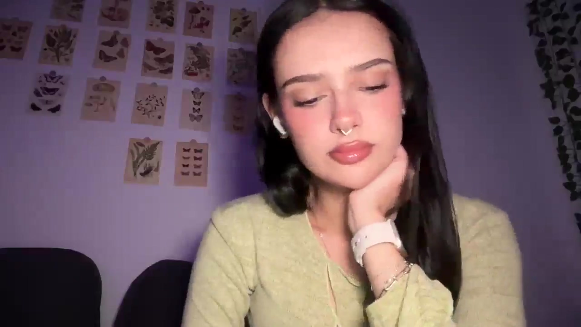 Gallery image thumbnail from mayflowers's myfreecams stream on, 11/13/2025, 05:32 image 5 of 20