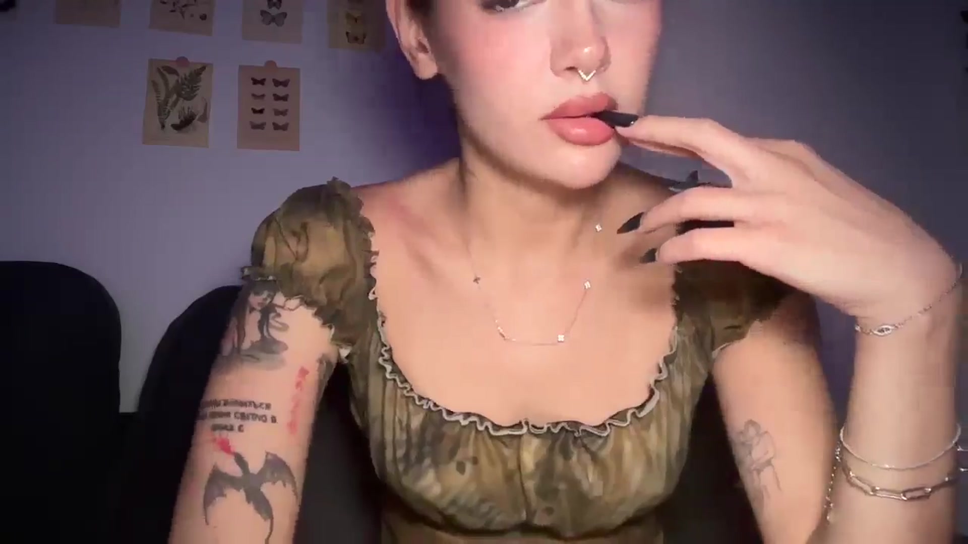 Gallery image thumbnail from mayflowers's myfreecams stream on, 12/08/2025, 08:01 image 8 of 20