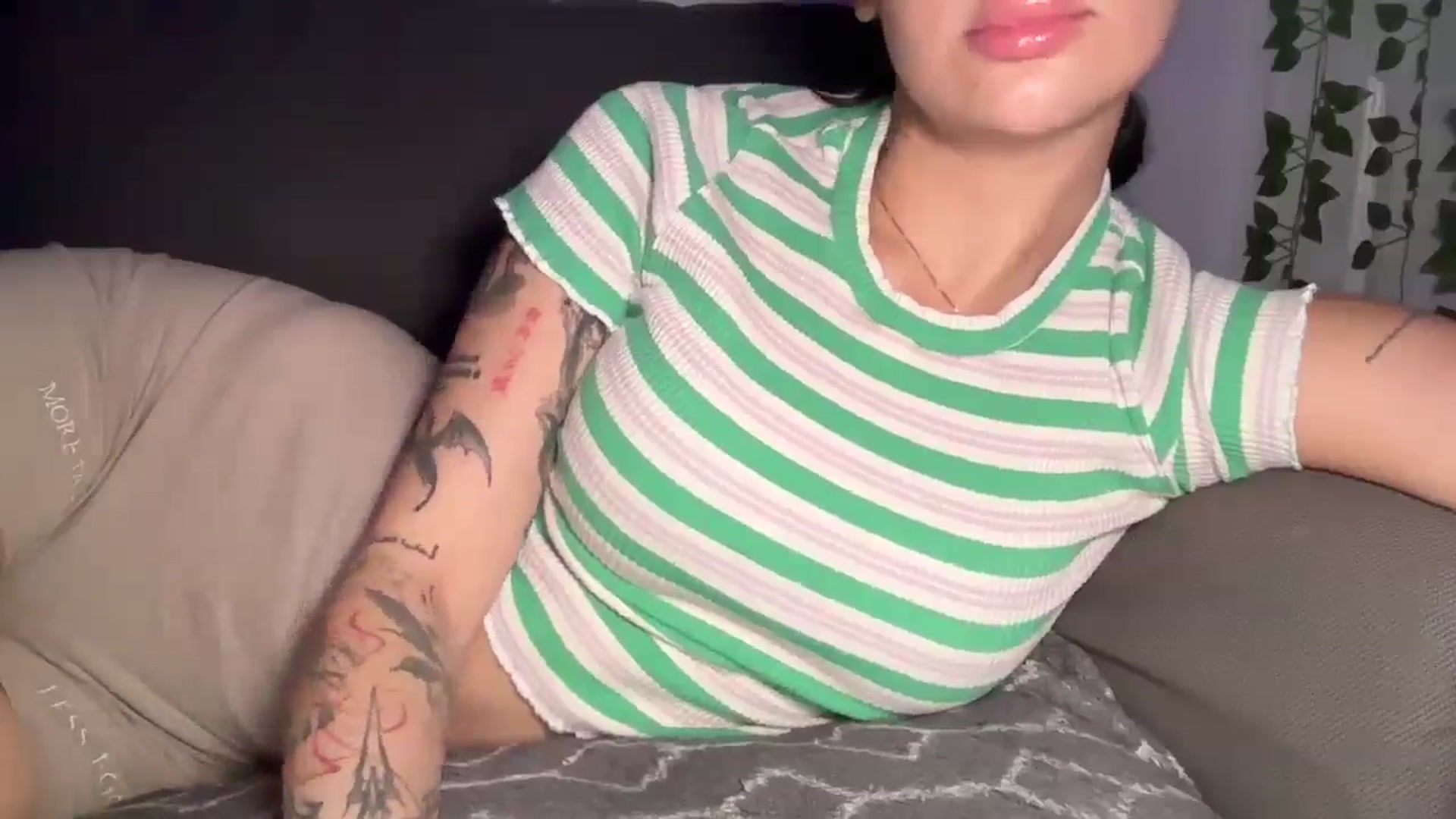 Gallery image thumbnail from mayflowers's myfreecams stream on, 01/08/2026, 07:31 image 5 of 20