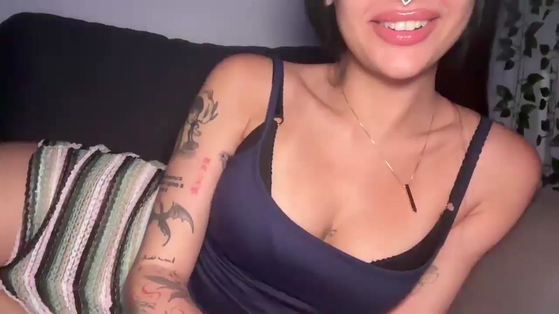 Gallery image thumbnail from mayflowers's myfreecams stream on, 01/22/2026, 07:30 image 3 of 20