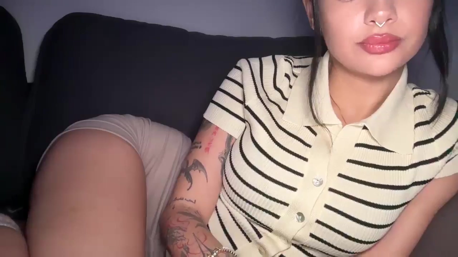 Gallery image thumbnail from mayflowers's myfreecams stream on, 03/16/2026, 04:40 image 14 of 20