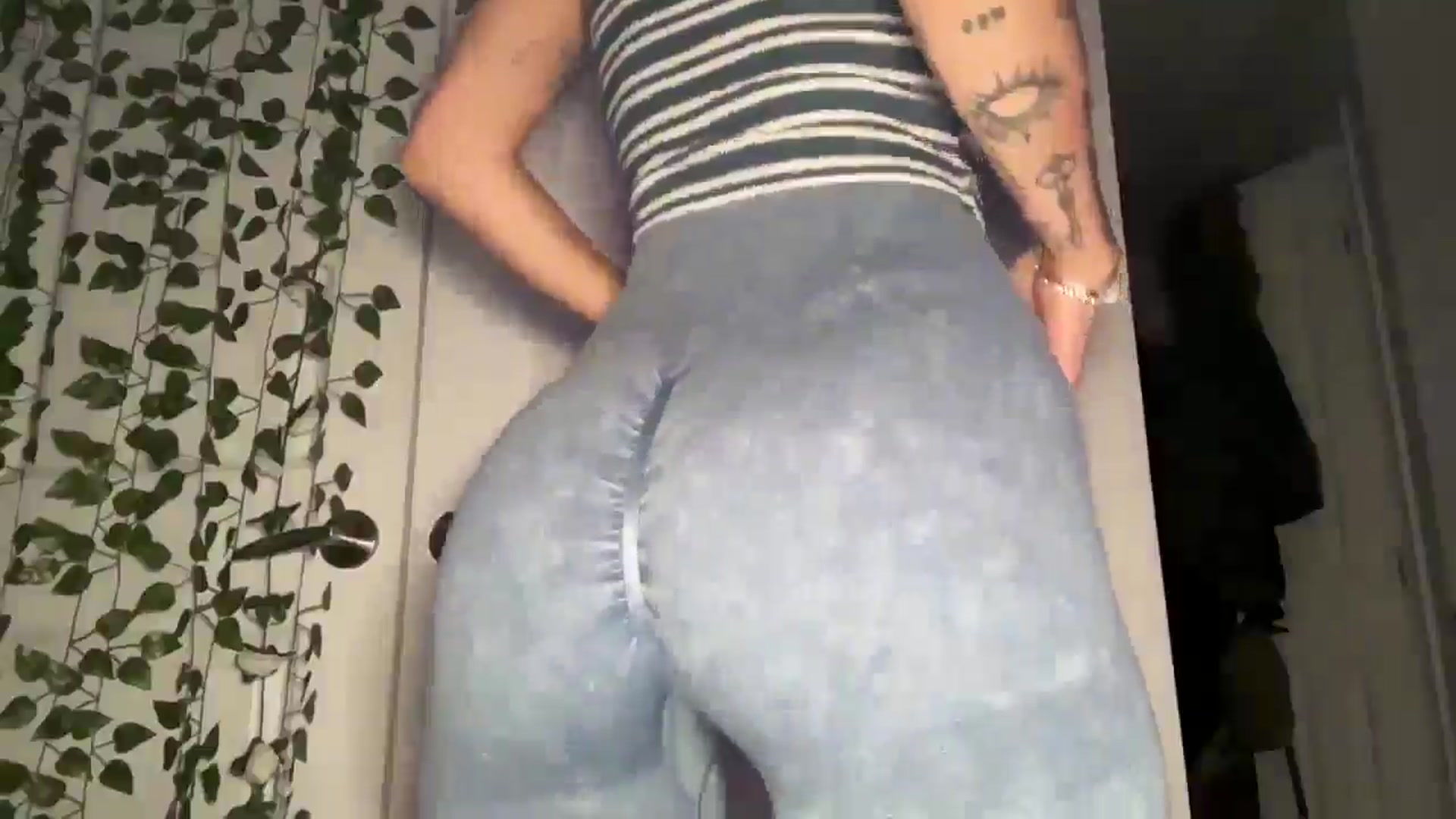 Gallery image thumbnail from mayflowers's myfreecams stream on, 04/19/2026, 07:21 image 16 of 20