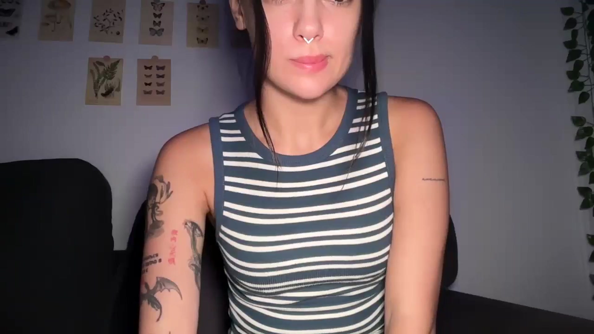 Gallery image thumbnail from mayflowers's myfreecams stream on, 04/19/2026, 08:28 image 4 of 20