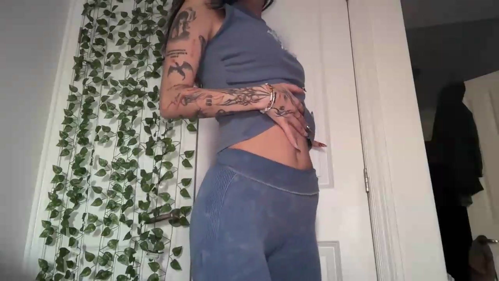 Gallery image thumbnail from mayflowers's myfreecams stream on, 05/15/2026, 23:40 image 14 of 20