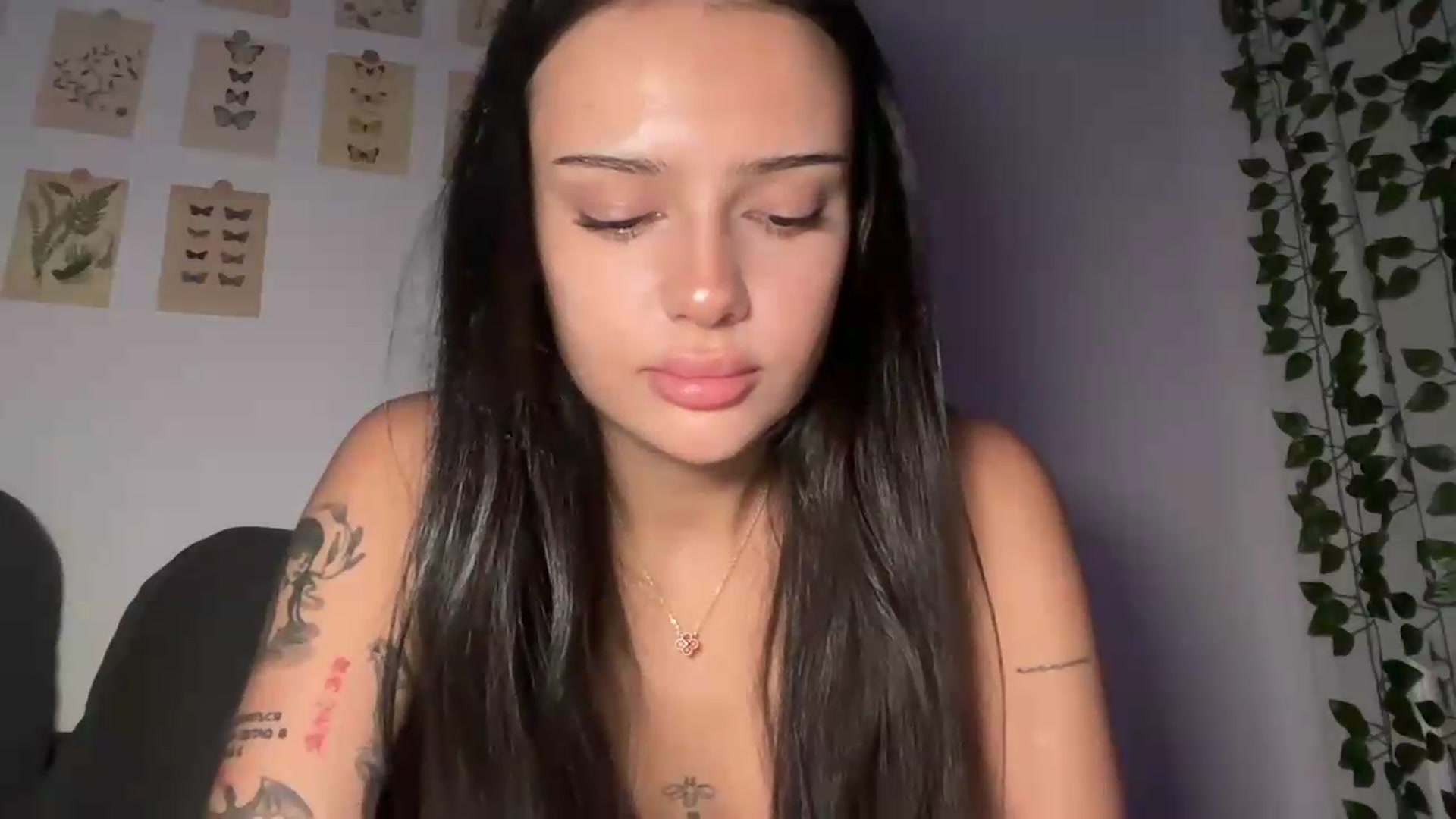Gallery image thumbnail from mayflowers's myfreecams stream on, 05/22/2026, 06:00 image 5 of 20