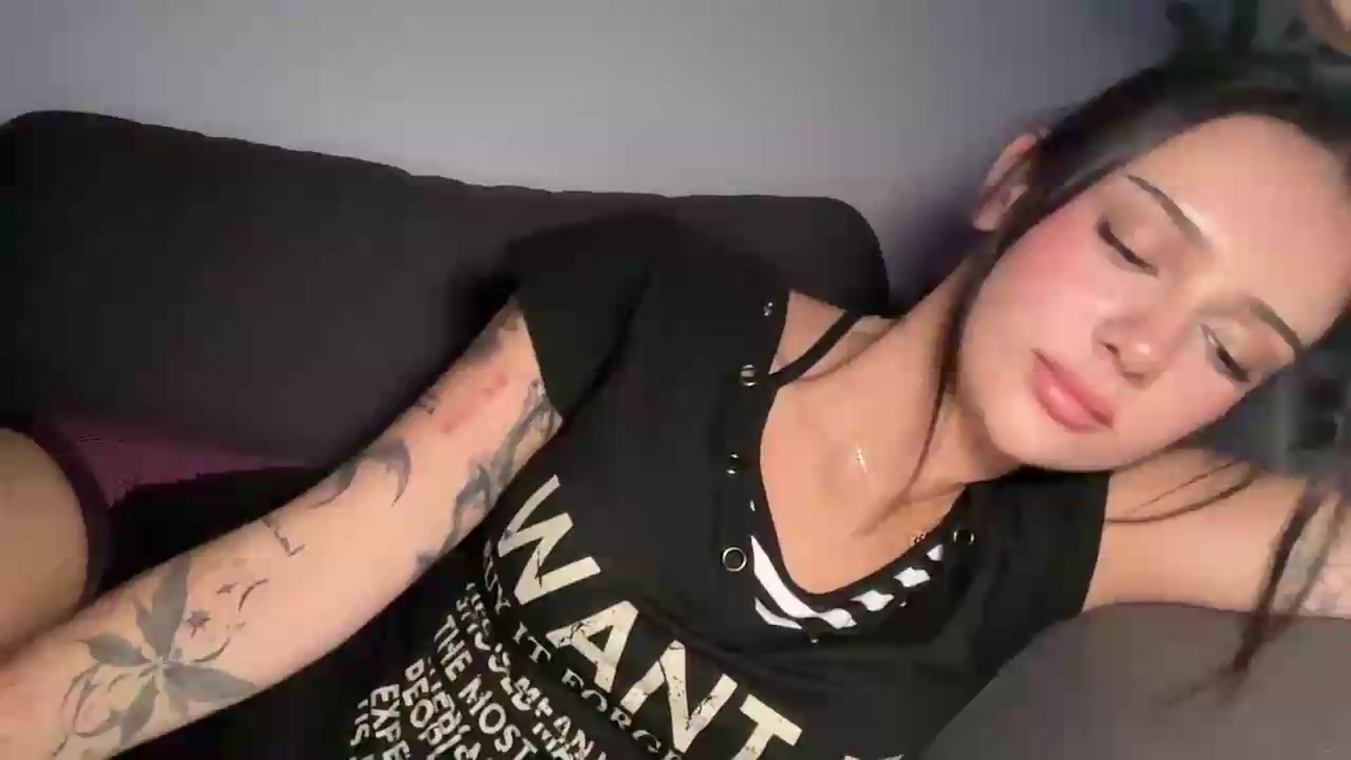 Gallery image thumbnail from mayflowers's myfreecams stream on, 05/24/2026, 07:57 image 1 of 20