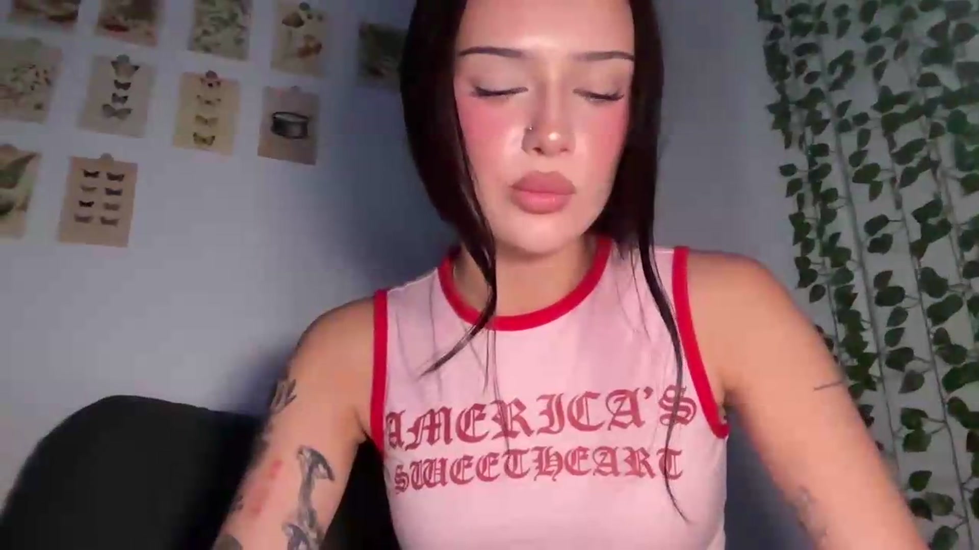 Gallery image thumbnail from mayflowers's myfreecams stream on, 06/20/2026, 04:06 image 9 of 20