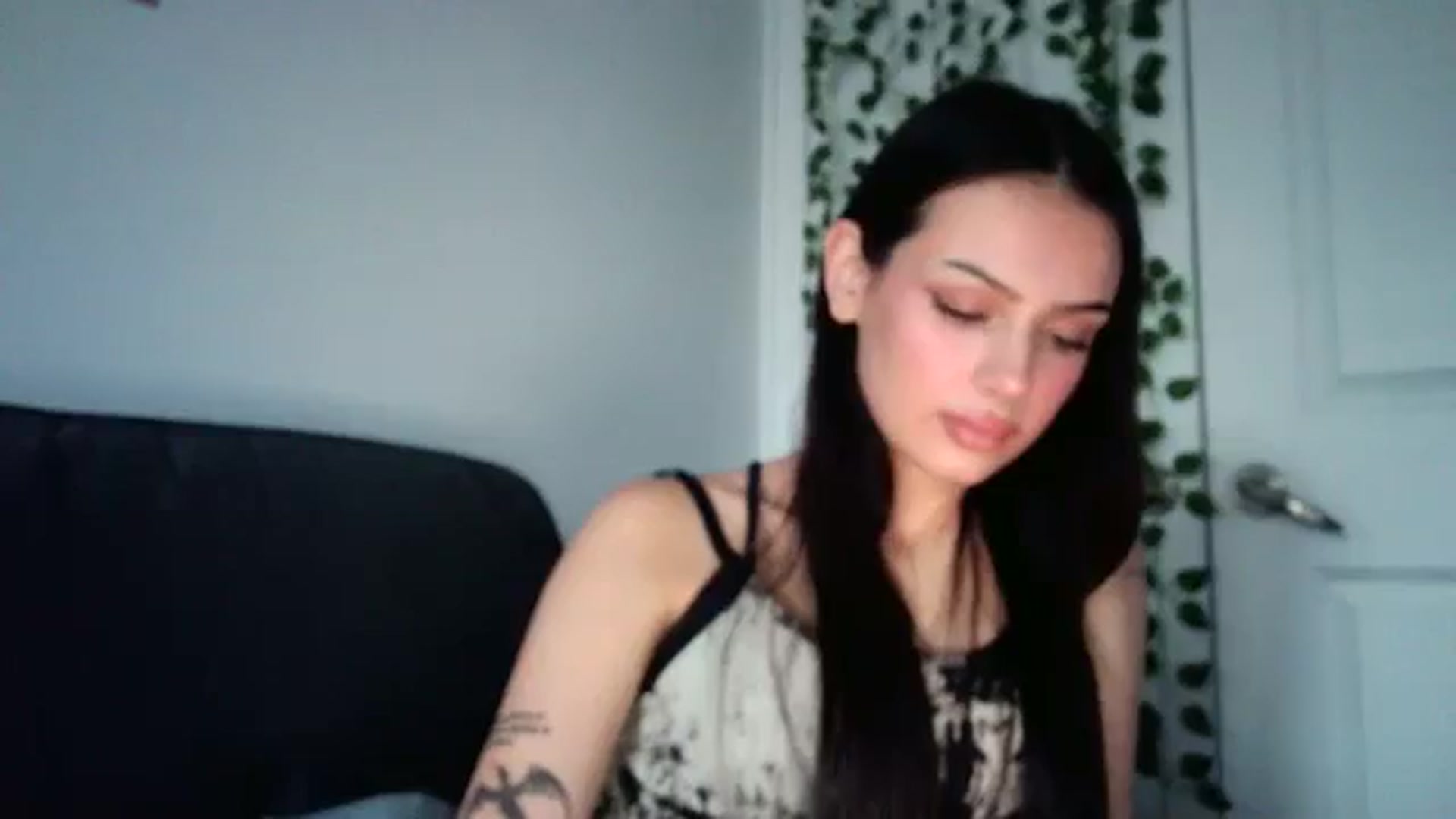 Gallery image thumbnail from mayflowwer's myfreecams stream on, 05/21/2024, 24:48 image 6 of 20