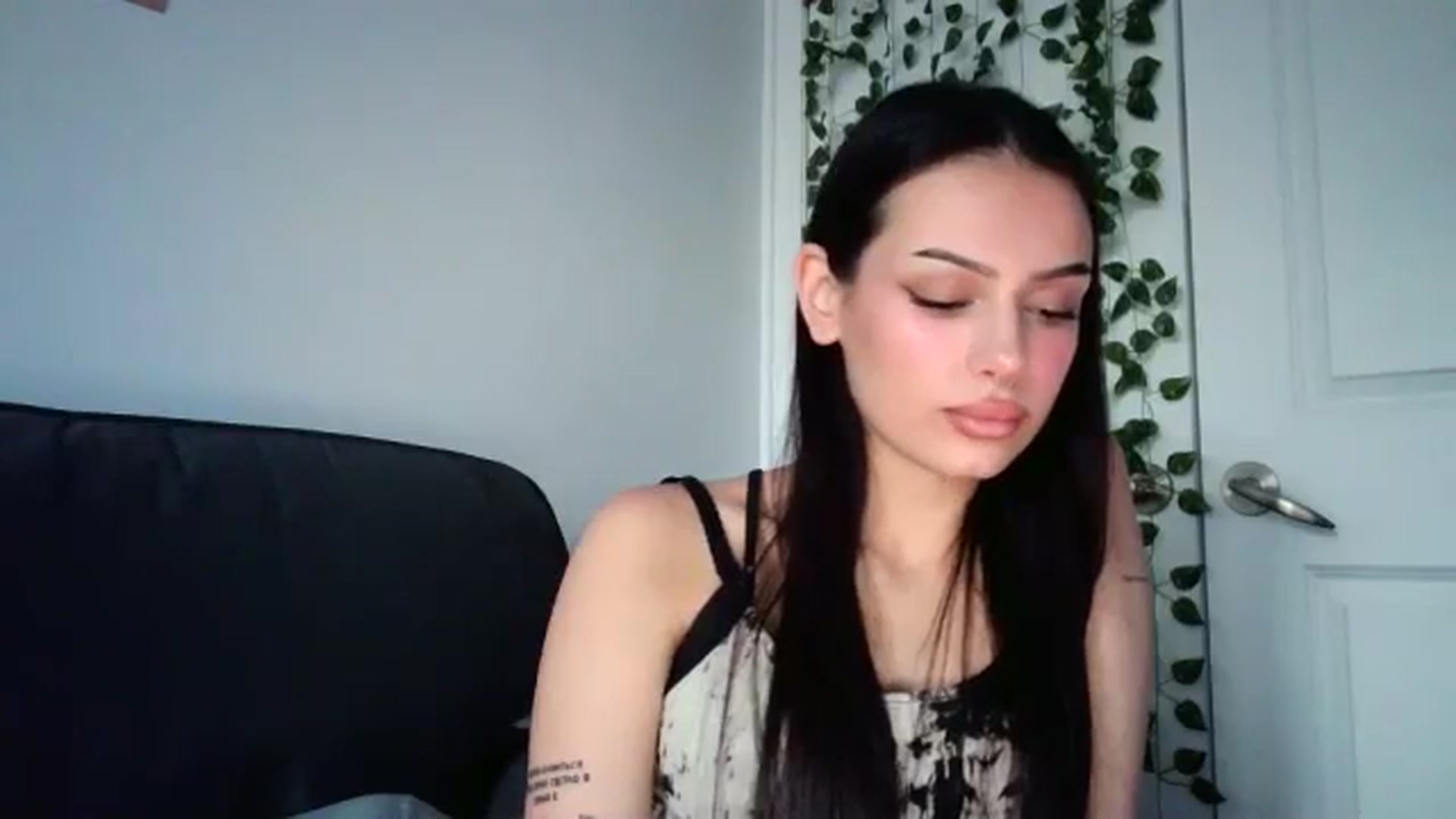 Gallery image thumbnail from mayflowwer's myfreecams stream on, 05/21/2024, 24:48 image 5 of 20